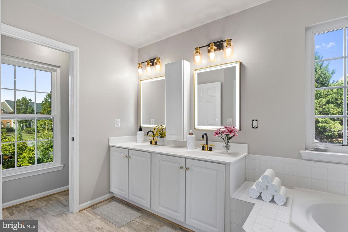 Bathroom, Dual Sink Vanities, Interior