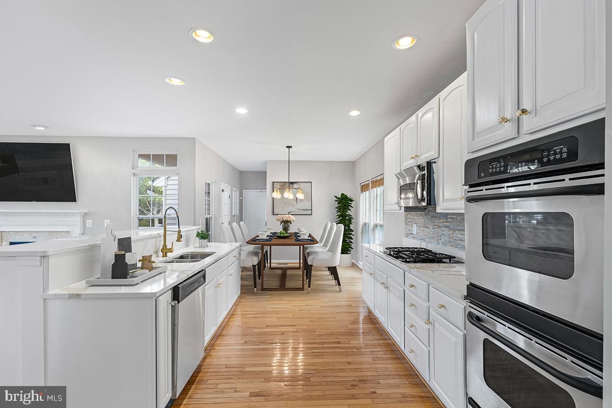 Dining room, Interior, Kitchen, Pendant Lights, Recessed Lighting, Stainless Steel Appliances, Wood Texture Flooring