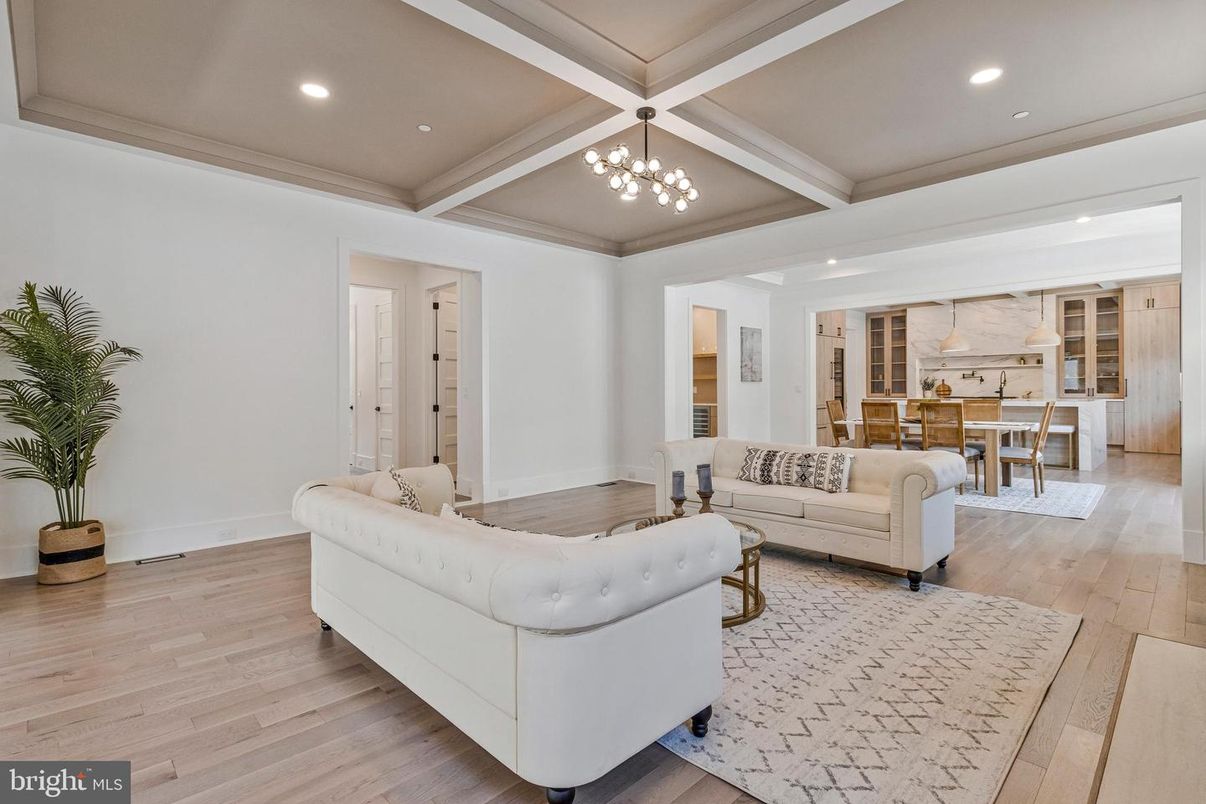 Dining room, Interior, Living room, Pendant Lights, Recessed Lighting, Wood Texture Flooring
