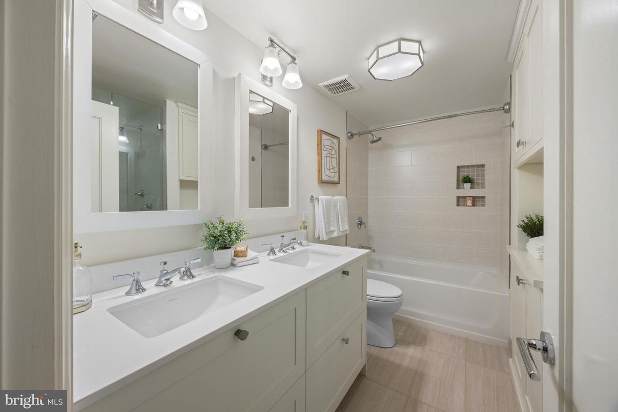 Bathroom, Dual Sink Vanities, Interior