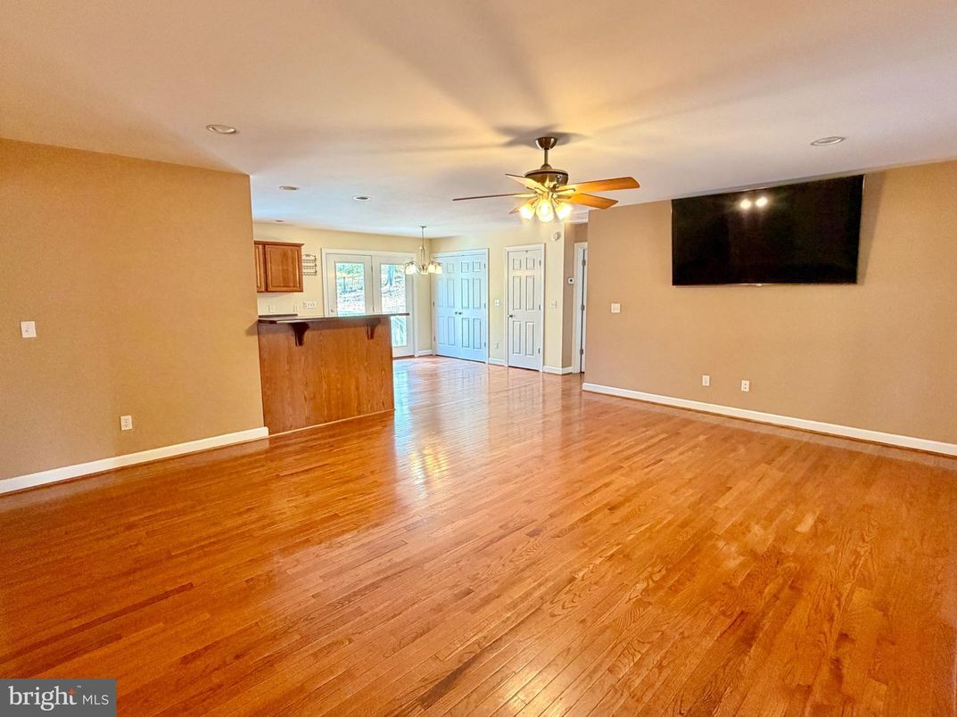 Empty room, Interior, Pendant Lights, Recessed Lighting, Wood Texture Flooring