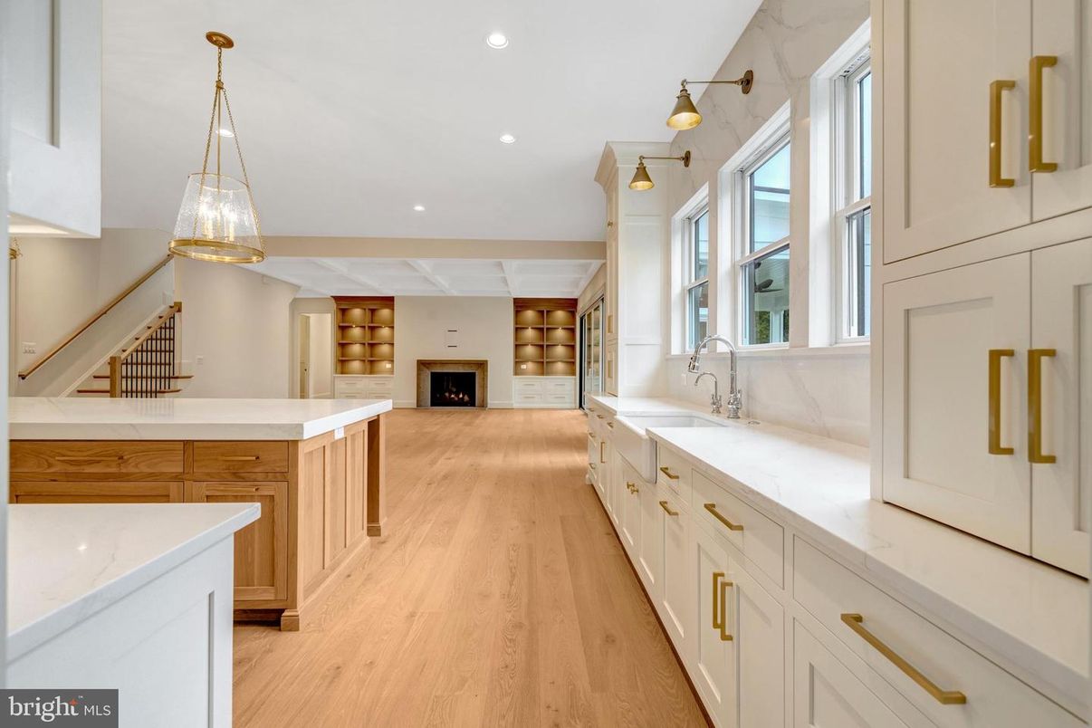 Fireplace, Interior, Kitchen, Pendant Lights, Recessed Lighting, Wood Texture Flooring