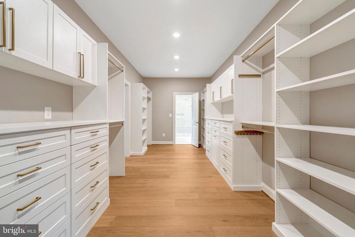 Interior, Recessed Lighting, Walk-in Closets, Wood Texture Flooring