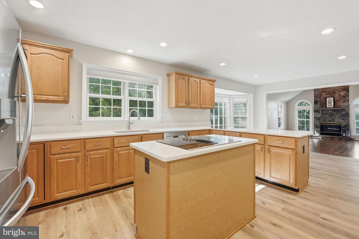 Fireplace, Interior, Kitchen, Recessed Lighting, Wood Texture Flooring