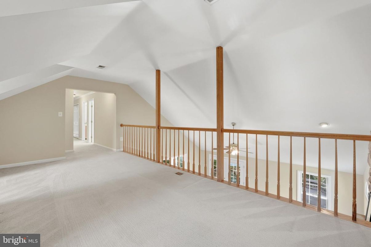 Empty room, Interior, Wooden Beams