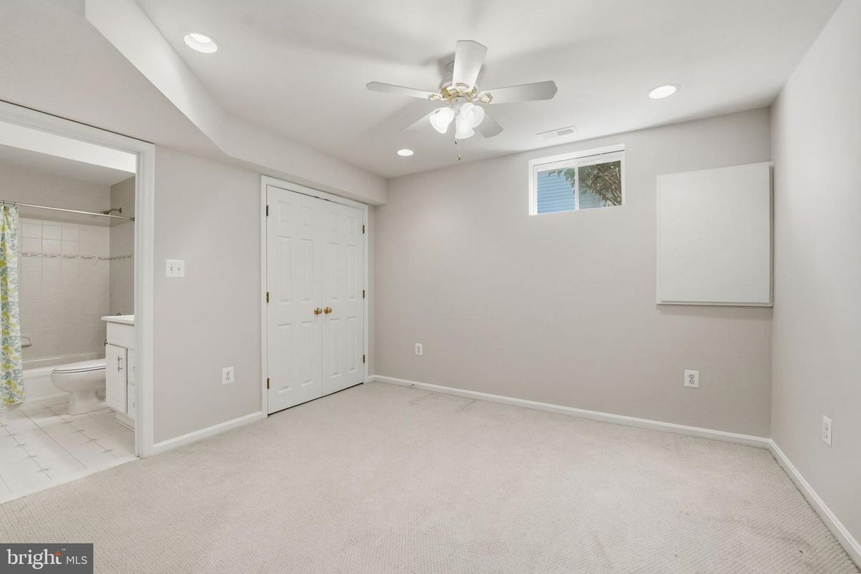Bathroom, Empty room, Interior, Recessed Lighting