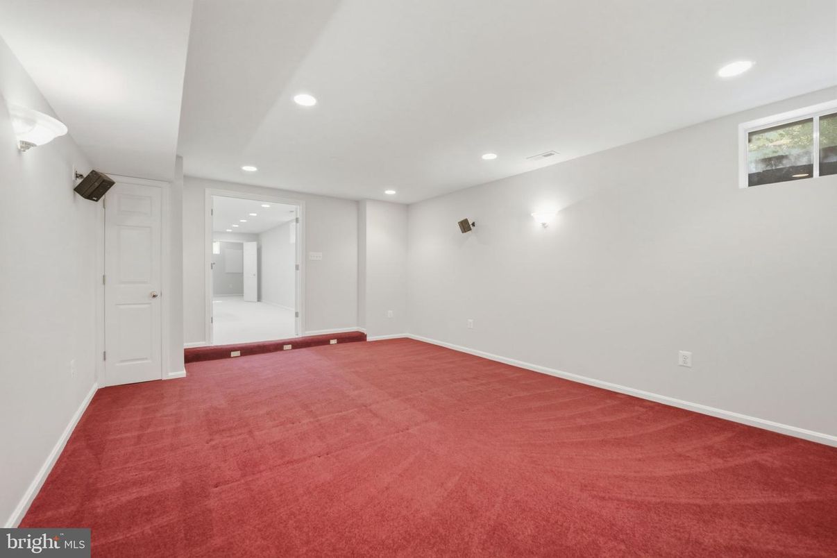 Empty room, Interior, Recessed Lighting