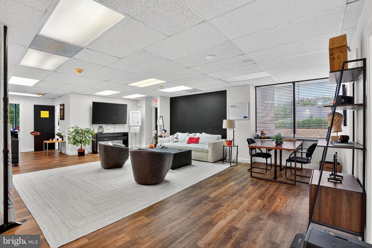 Dining room, Interior, Living room, Recessed Lighting, Wood Texture Flooring