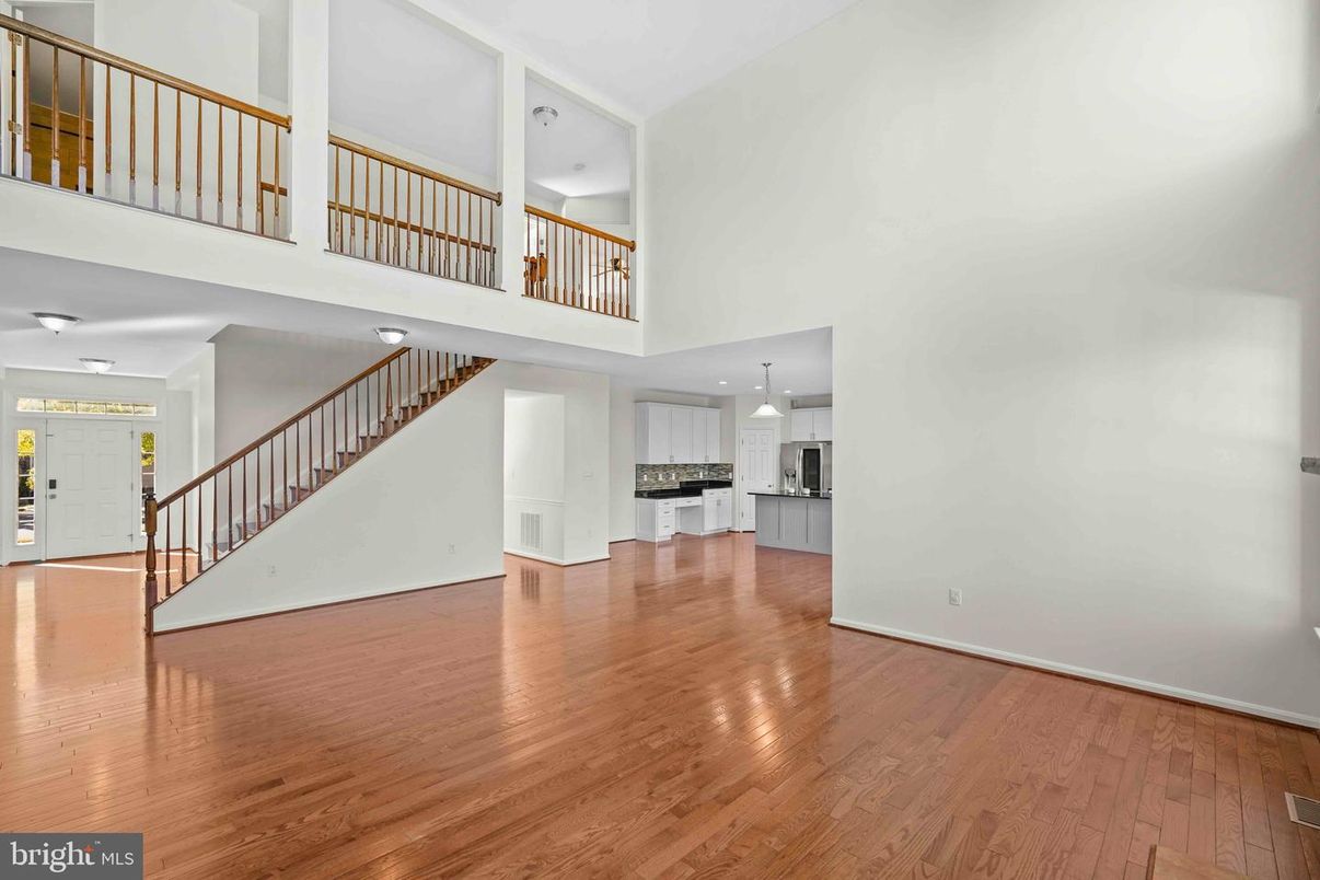 Interior, Pendant Lights, Wood Texture Flooring