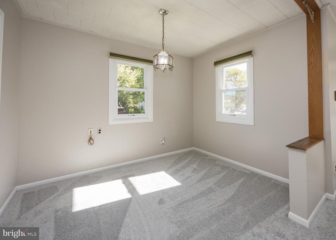 Empty room, Interior, Pendant Lights