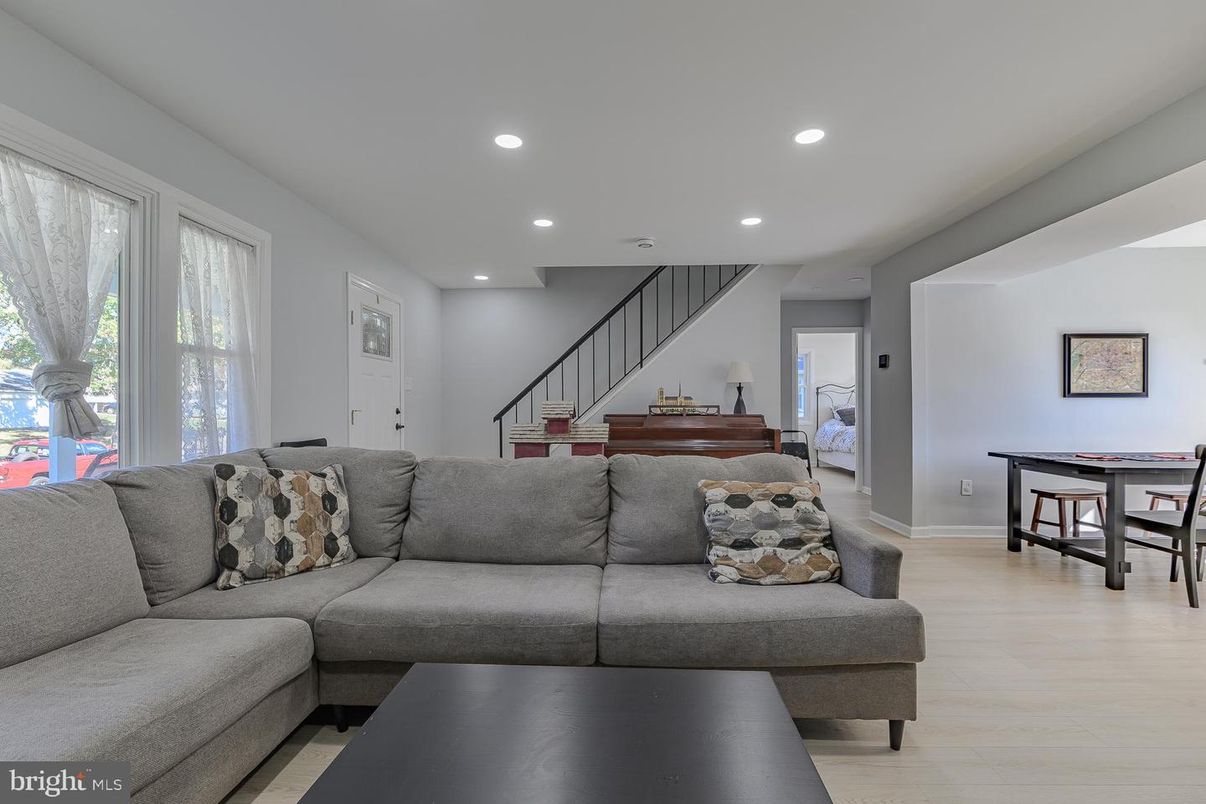 Dining room, Interior, Living room, Recessed Lighting, Wood Texture Flooring
