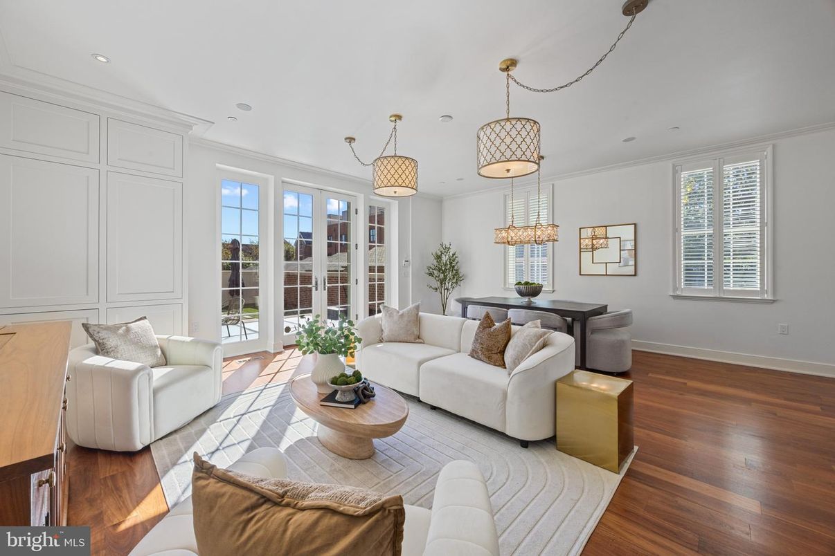 Dining room, Interior, Living room, Pendant Lights, Recessed Lighting, Wood Texture Flooring