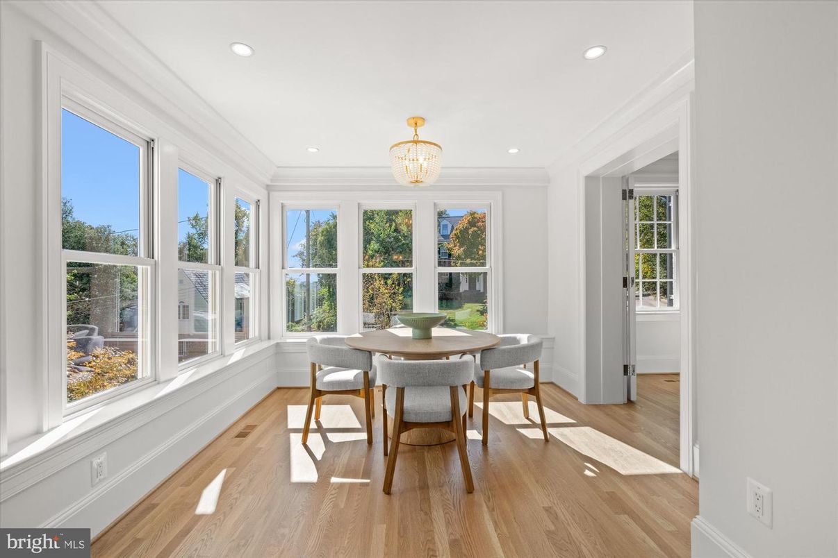 Chandelier, Dining room, Interior, Recessed Lighting, Wood Texture Flooring