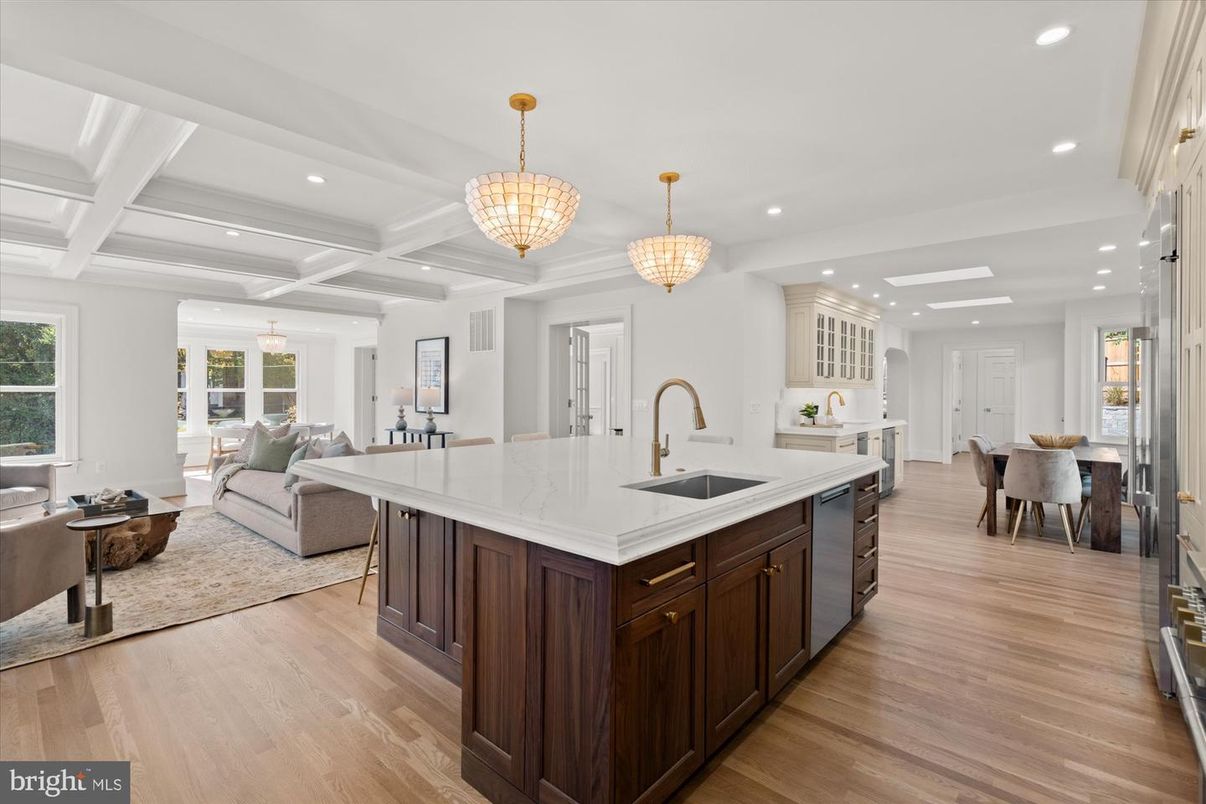 Chandelier, Dining room, Interior, Kitchen, Living room, Recessed Lighting, Wood Texture Flooring