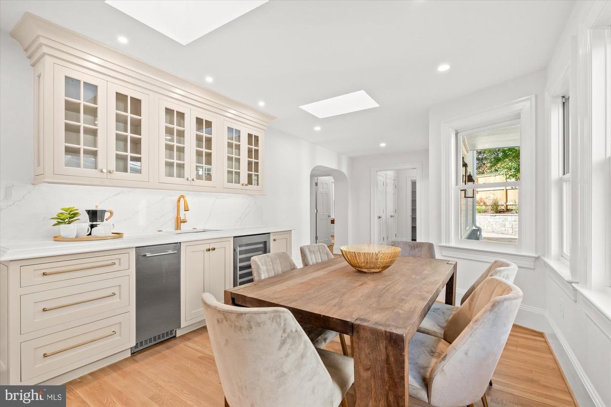 Dining room, Interior, Kitchen, Marble Walls, Recessed Lighting, Wood Texture Flooring