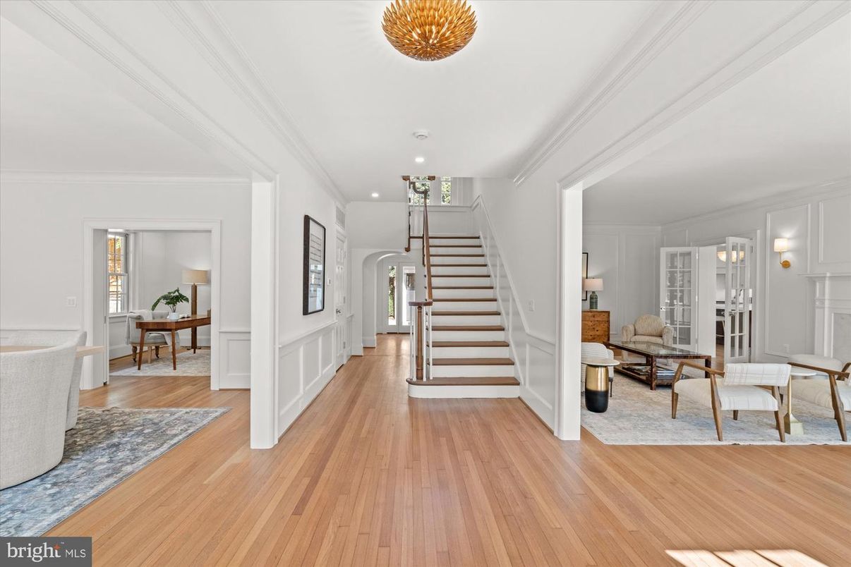 Chandelier, Dining room, Interior, Recessed Lighting, Wood Texture Flooring