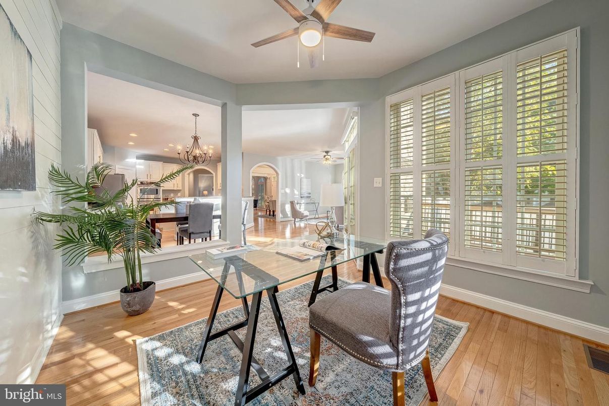 Chandelier, Dining room, Interior, Recessed Lighting, Wood Texture Flooring