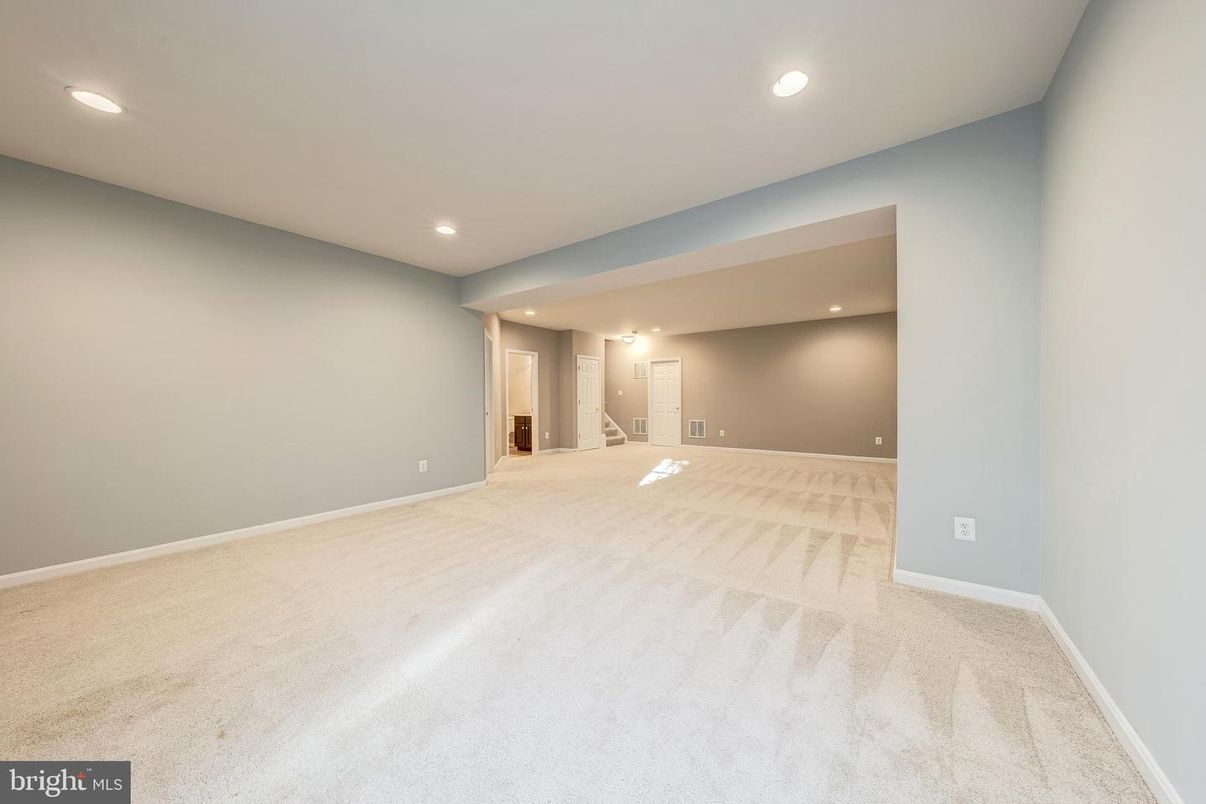 Empty room, Interior, Recessed Lighting