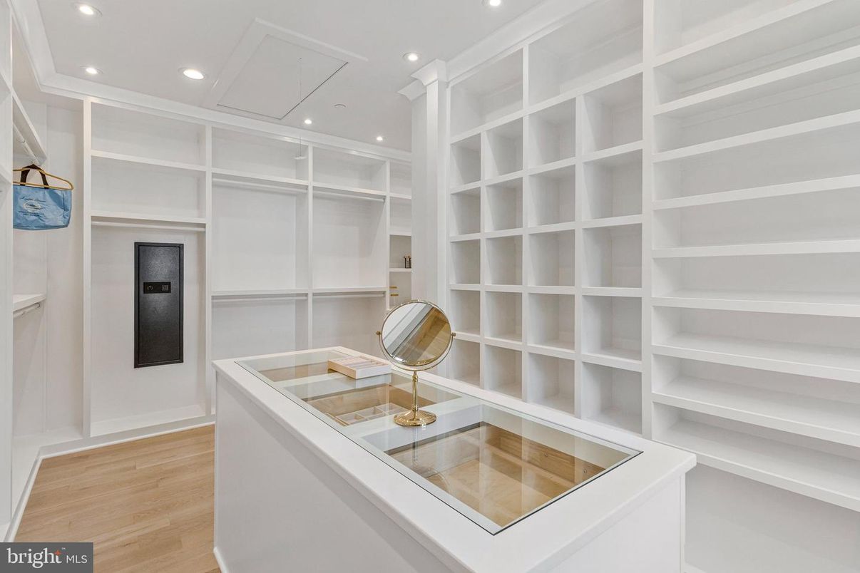 Interior, Recessed Lighting, Walk-in Closets, Wood Texture Flooring