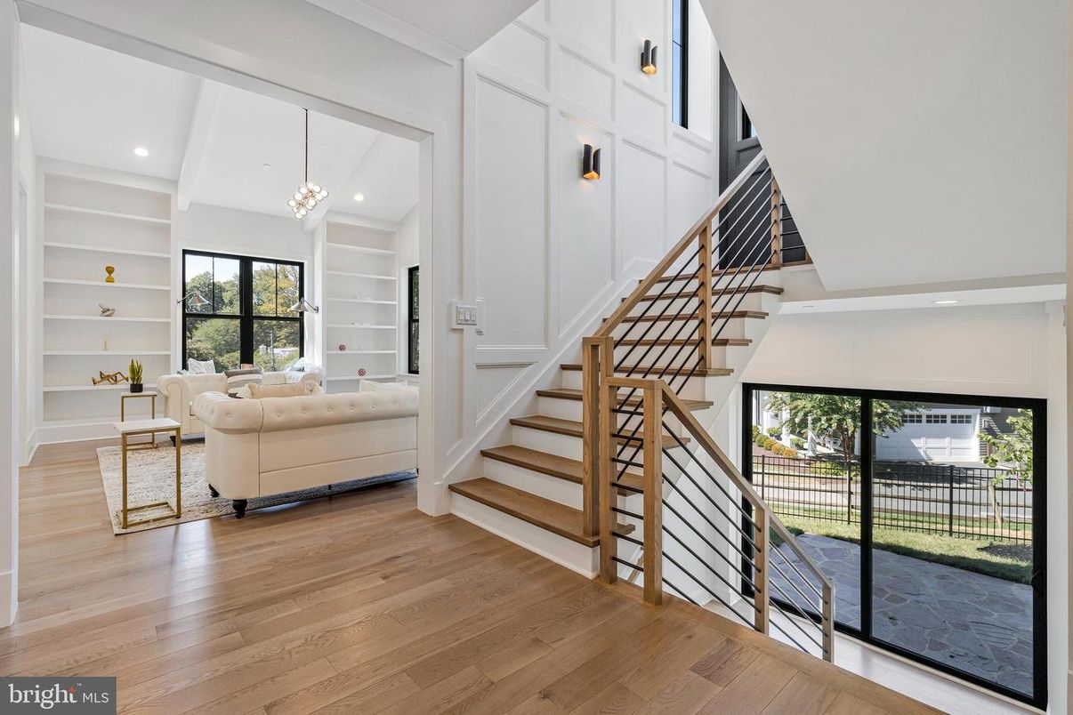 Interior, Living room, Pendant Lights, Recessed Lighting, Wood Texture Flooring