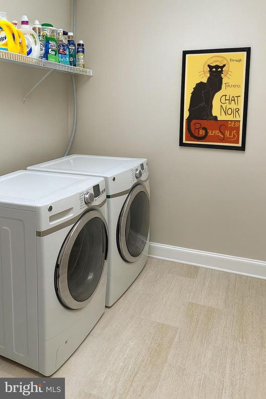 Interior, Washer, Wood Texture Flooring