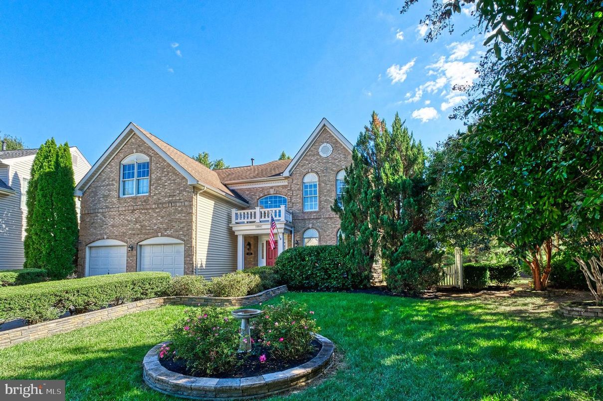 Backyard, Exterior, Facade, Brick Facade, Brick Traditional