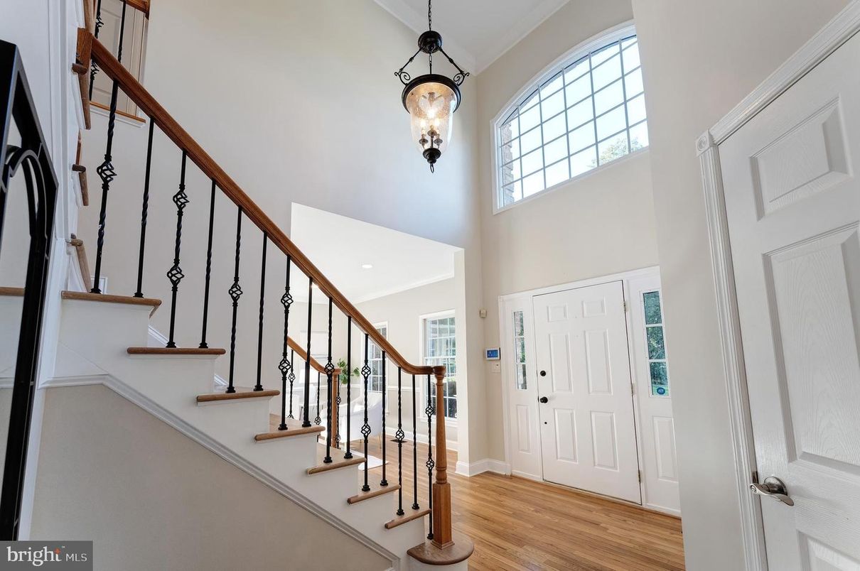 Interior, Pendant Lights, Wood Texture Flooring