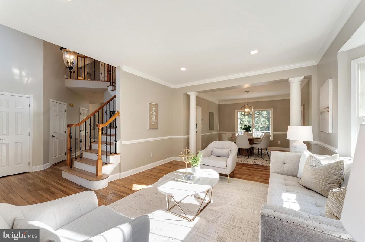 Chandelier, Dining room, Interior, Living room, Recessed Lighting, Wood Texture Flooring