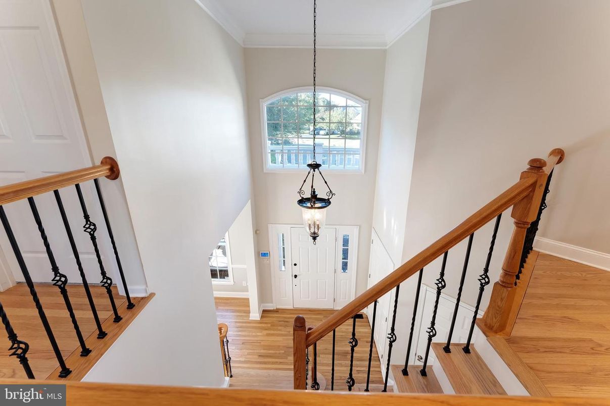 Interior, Pendant Lights, Wood Texture Flooring