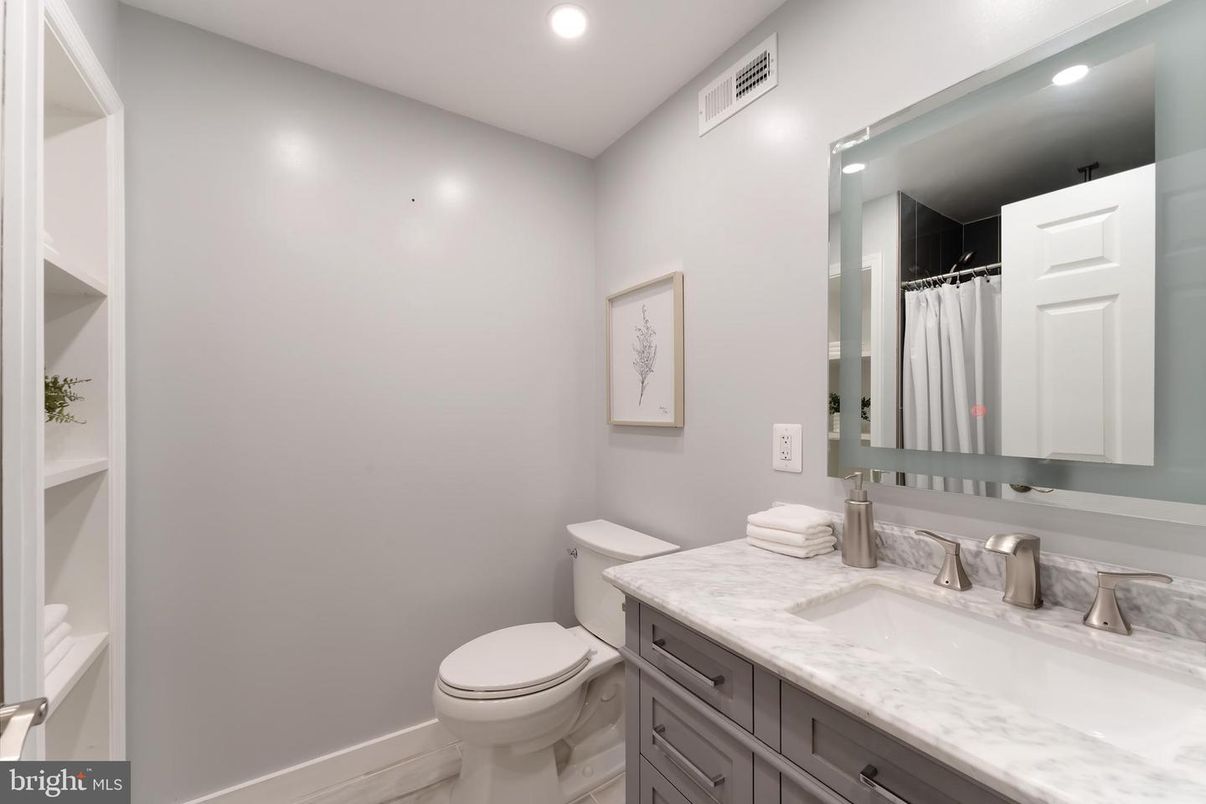 Bathroom, Interior, Recessed Lighting