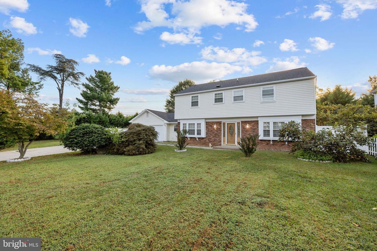 Attached, Backyard, Exterior, Facade, Brick Facade, Split Level