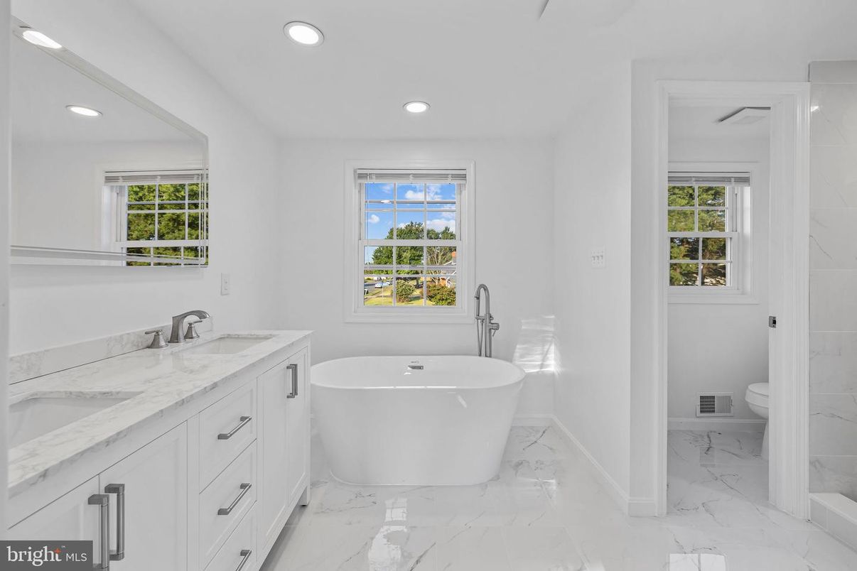 Bathroom, Free Standing Baths, Interior, Marble, Recessed Lighting