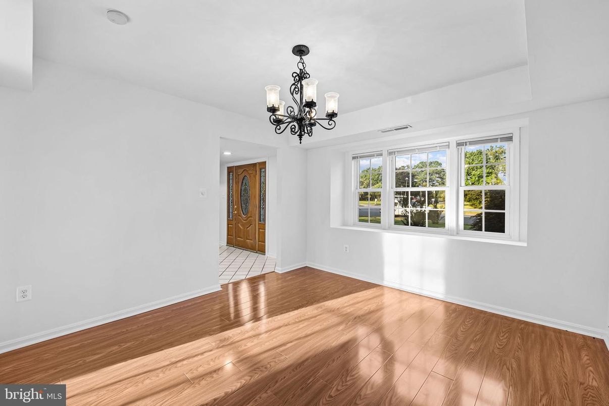 Chandelier, Empty room, Interior, Wood Texture Flooring