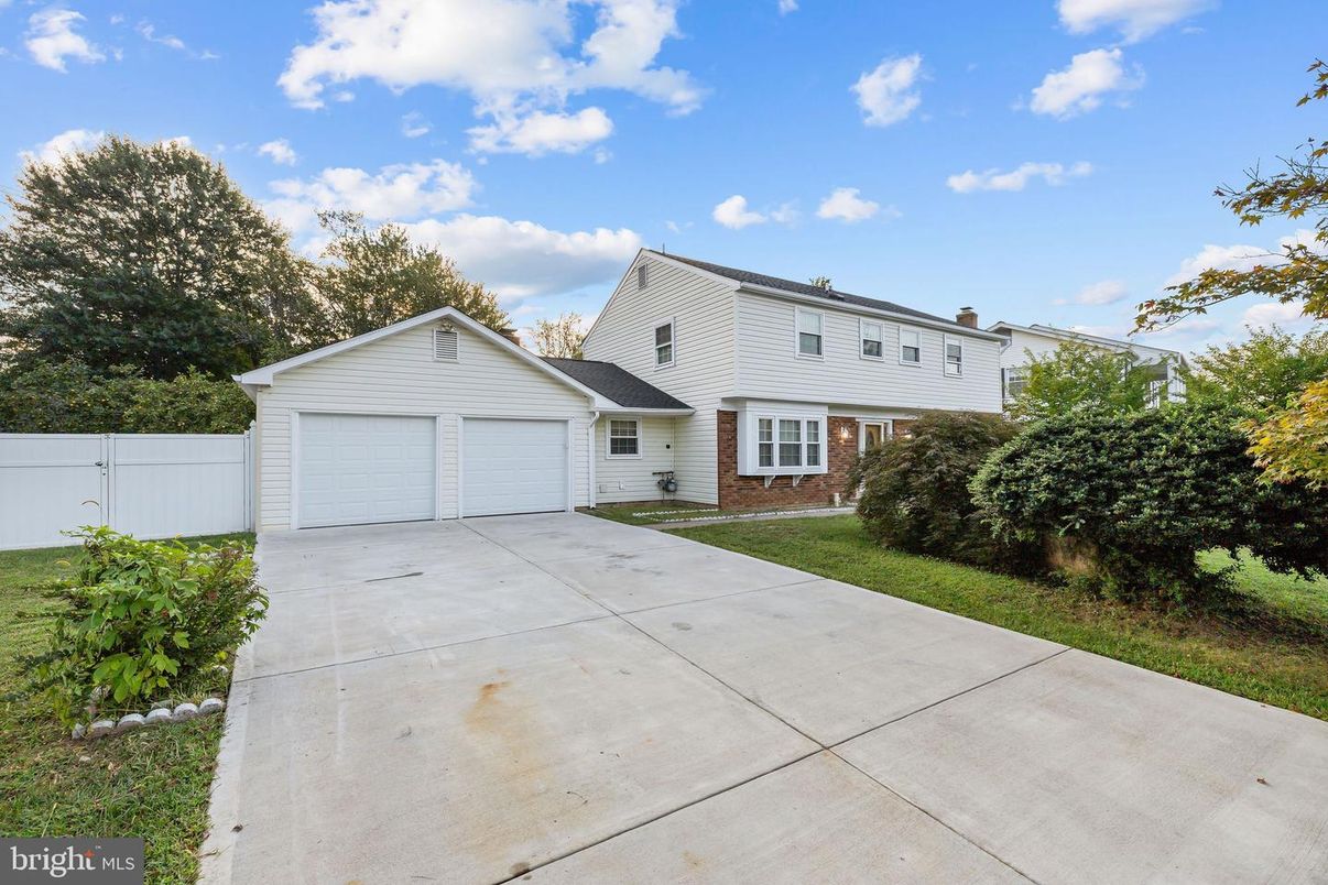 Attached, Exterior, Facade, Brick Facade, Farmhouse