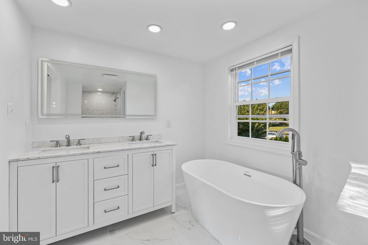 Bathroom, Dual Sink Vanities, Free Standing Baths, Interior, Marble, Recessed Lighting