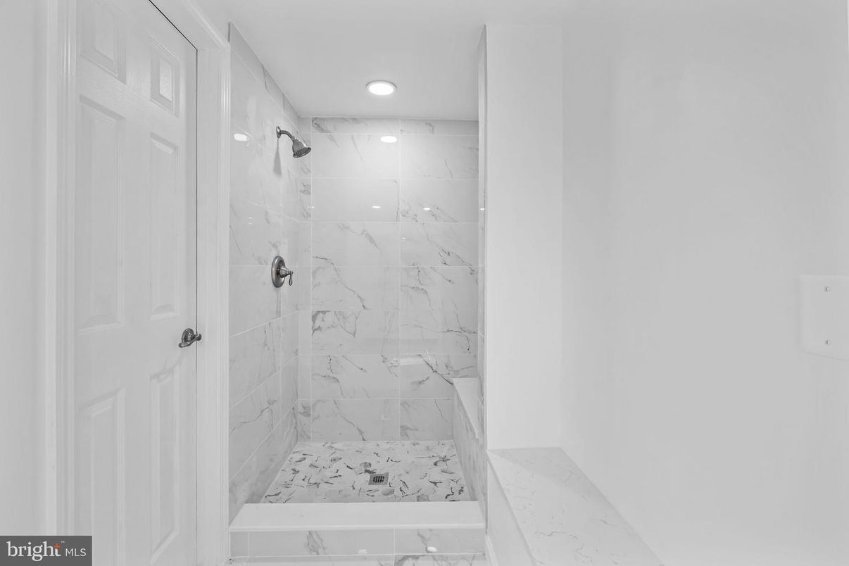 Bathroom, Interior, Marble Walls, Recessed Lighting