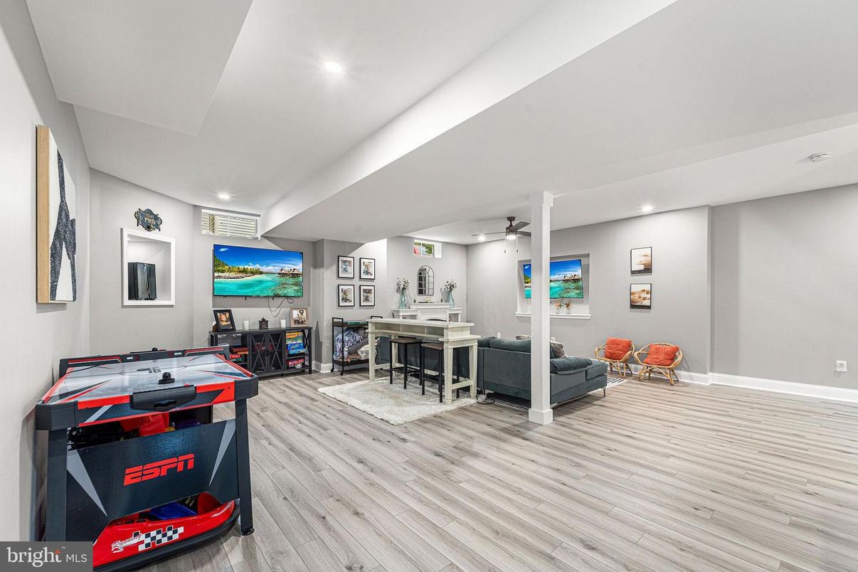 Game Room, Interior, Living room, Recessed Lighting, Wood Texture Flooring