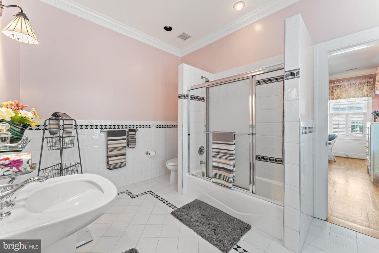 Bathroom, Glass Shower, Interior, Pendant Lights, Recessed Lighting