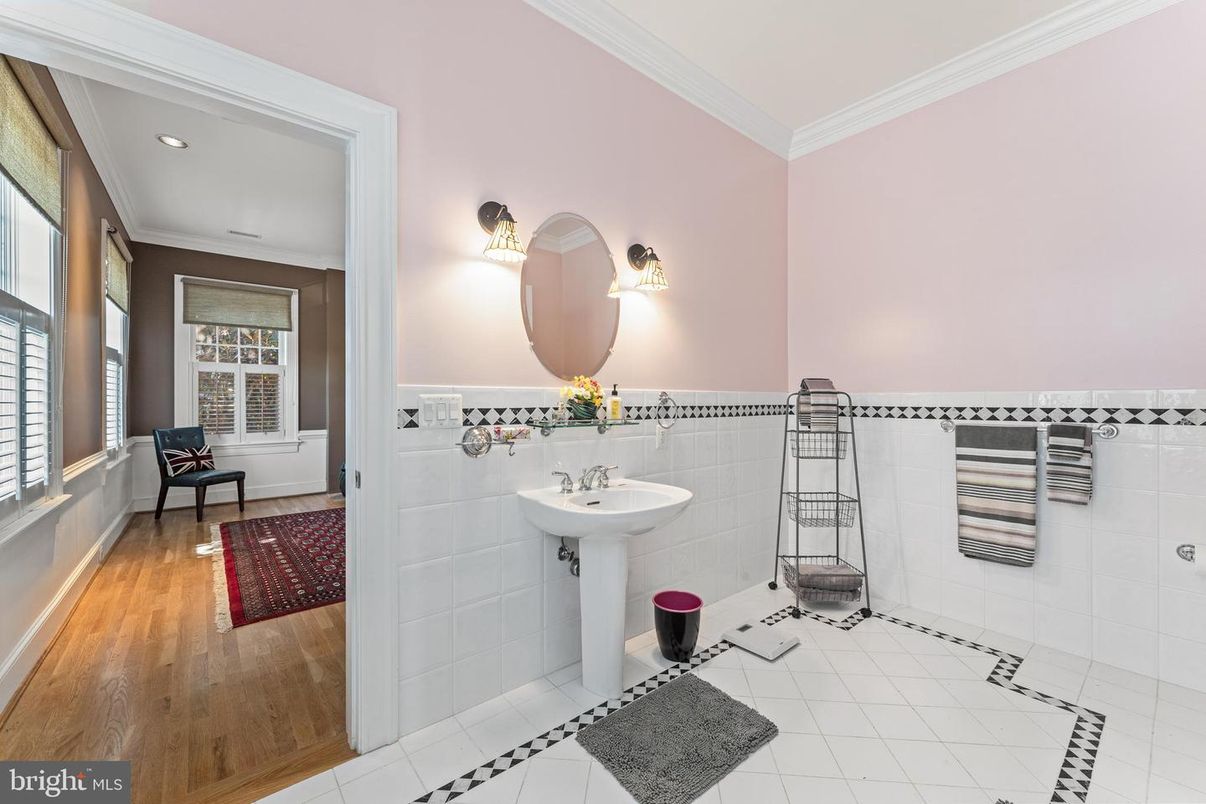 Bathroom, Interior, Recessed Lighting, Wood Texture Flooring