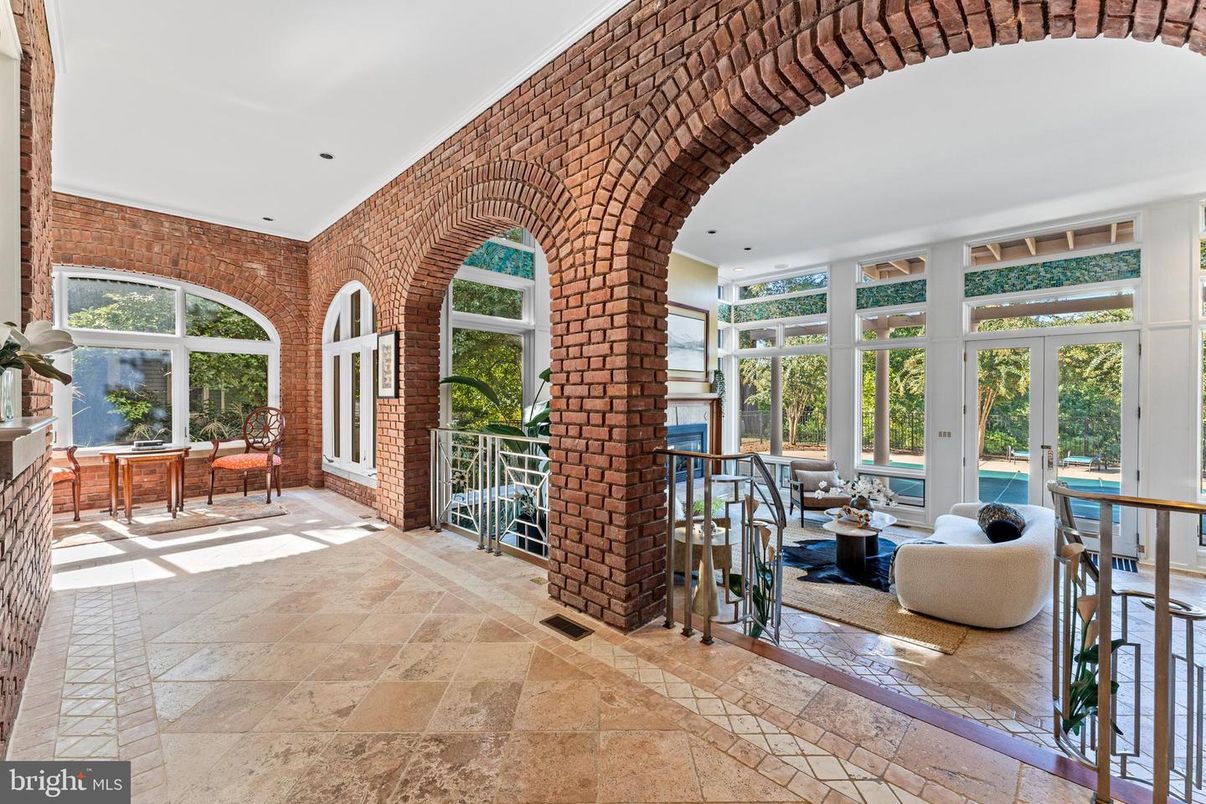 Interior, Living room, Recessed Lighting, Stone Walls, Sun Room