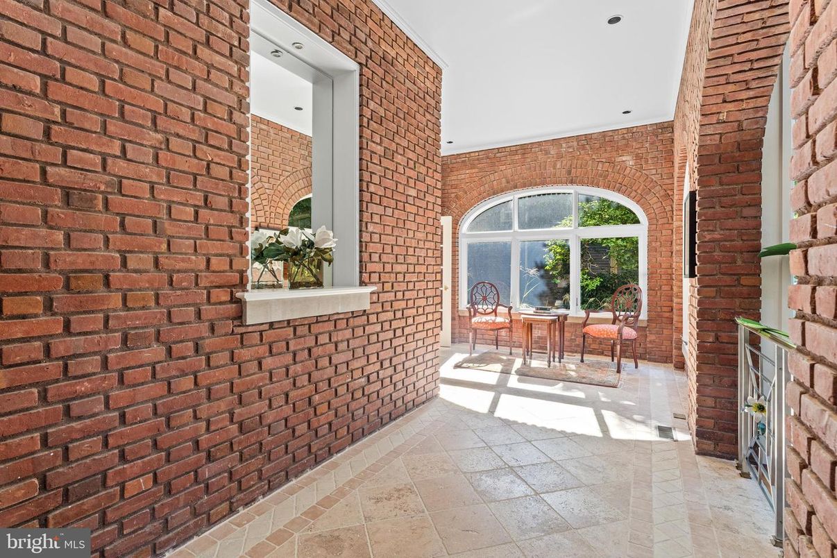 Empty room, Interior, Recessed Lighting, Stone Walls