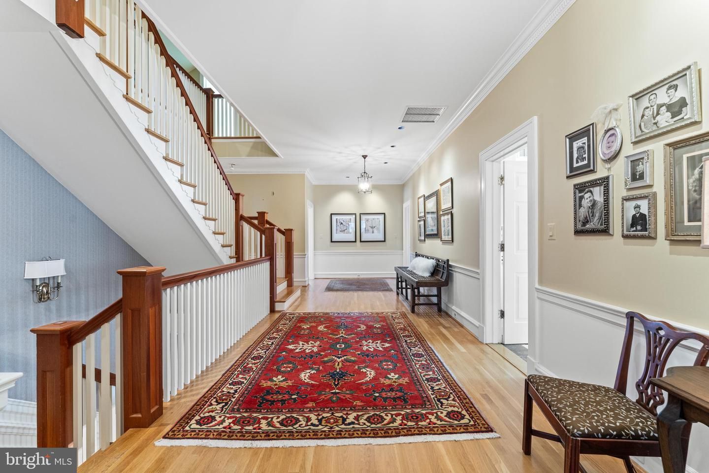 Interior, Pendant Lights, Wood Texture Flooring