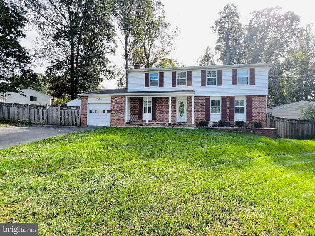 Attached, Backyard, Exterior, Facade, Brick Facade, Georgian