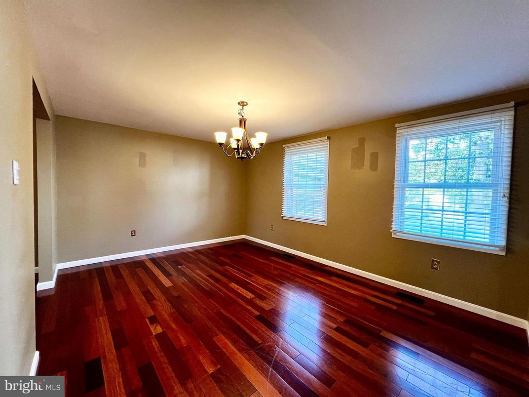 Chandelier, Empty room, Interior, Wood Texture Flooring