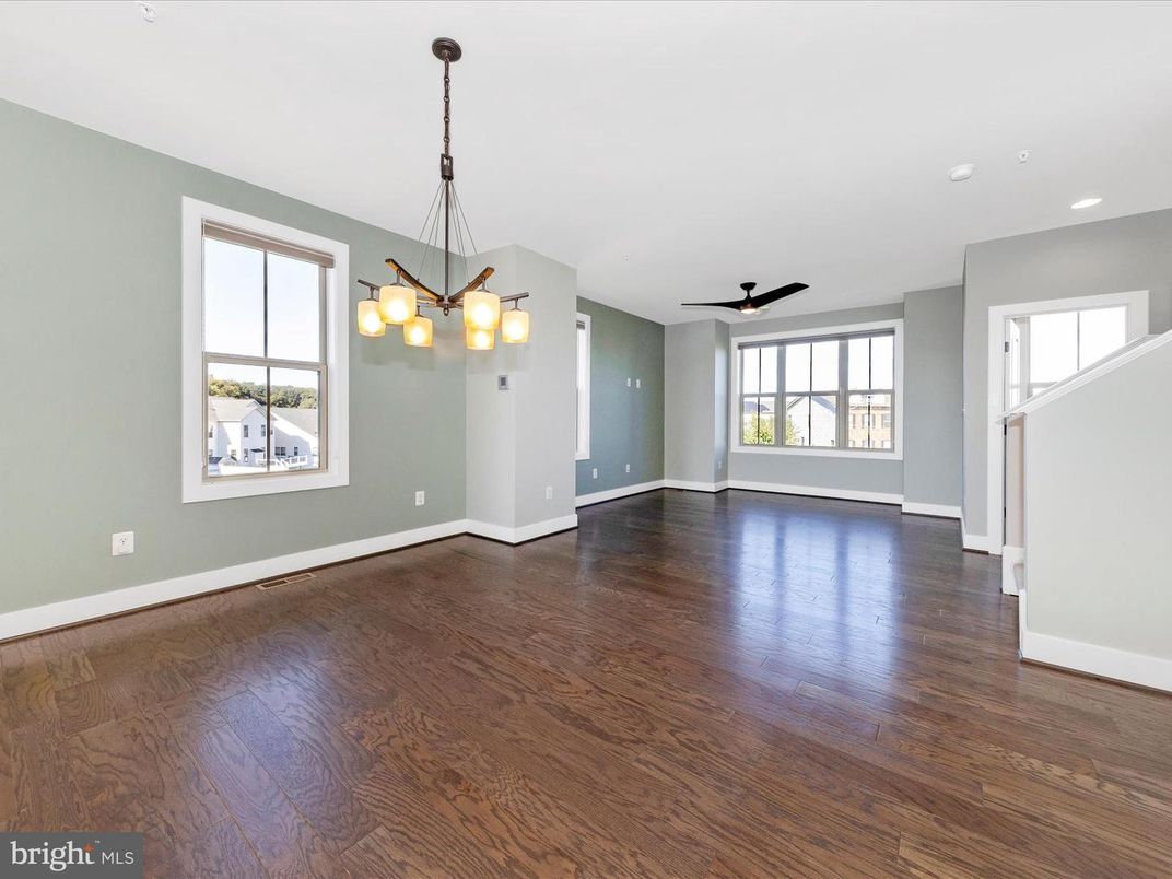 Empty room, Interior, Pendant Lights, Recessed Lighting, Wood Texture Flooring