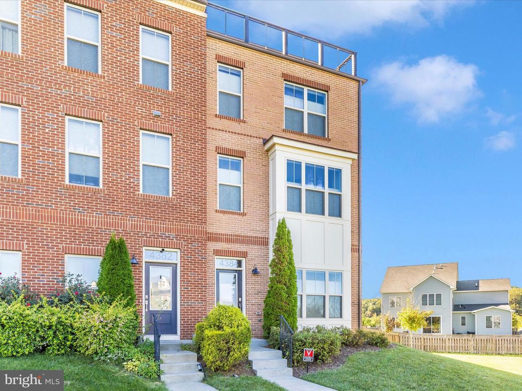 Exterior, Facade, Brick Facade, Rowhouse