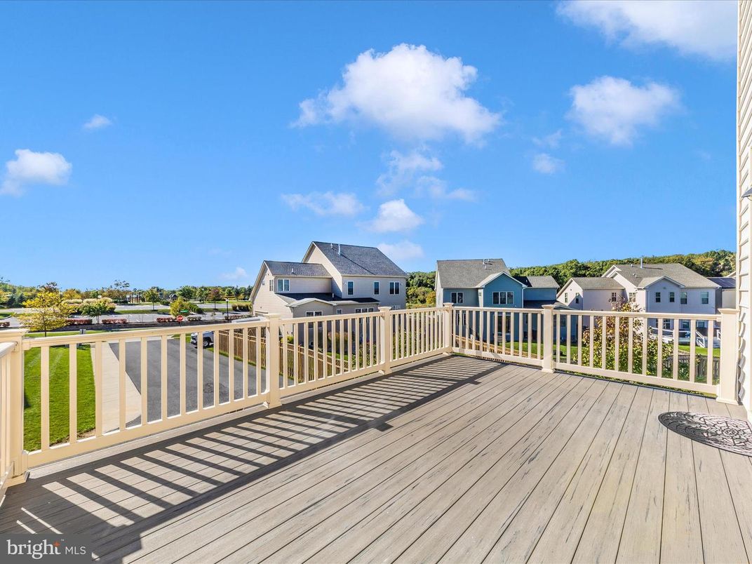 Exterior, Wood Texture Flooring