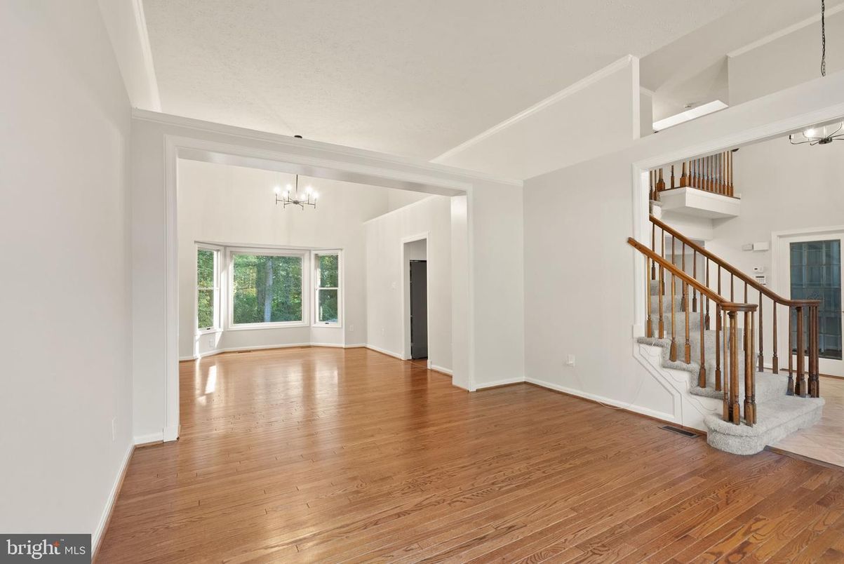Chandelier, Empty room, Interior, Wood Texture Flooring