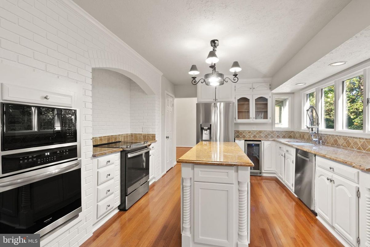 Chandelier, Interior, Kitchen, Recessed Lighting, Stainless Steel Appliances, Wood Texture Flooring