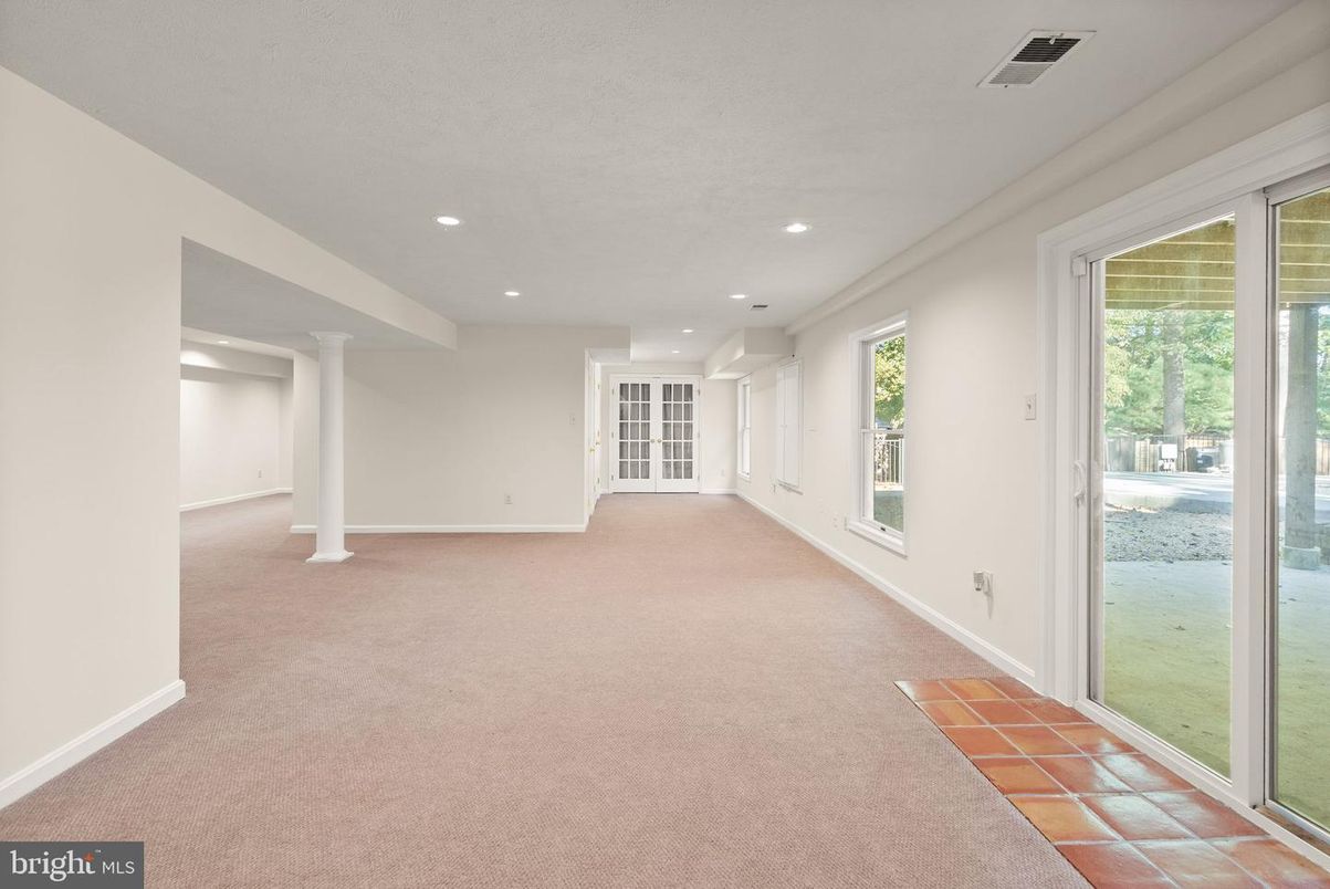 Empty room, Interior, Recessed Lighting